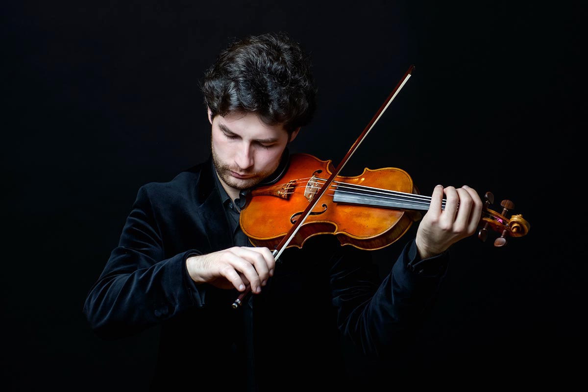 Câștigătorul Concursului Enescu, Valentin Șerban, în concert la Filarmonica Sibiu